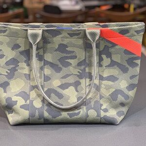 Rothy's THE ESSENTIAL Large Tote in Green Sage Camo